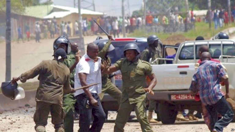 Guinée: Sept Morts dans une Répression Policière lors d’une Manifestation des Elèves
