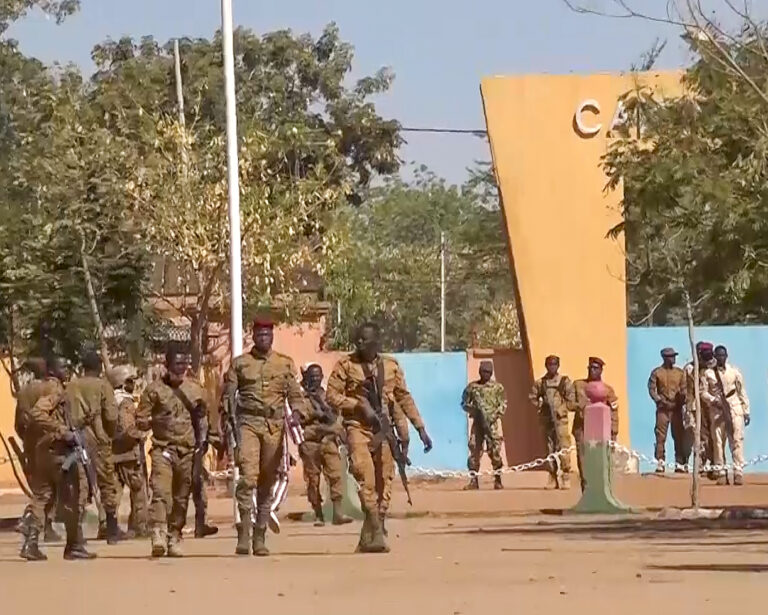 Les autorités du Burkina doivent lever la suspension de RFI