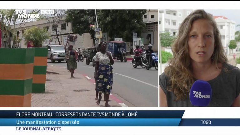 Togo : Une journaliste interpellée et contrainte par la police de supprimer des images de manifestations contre le gouvernement